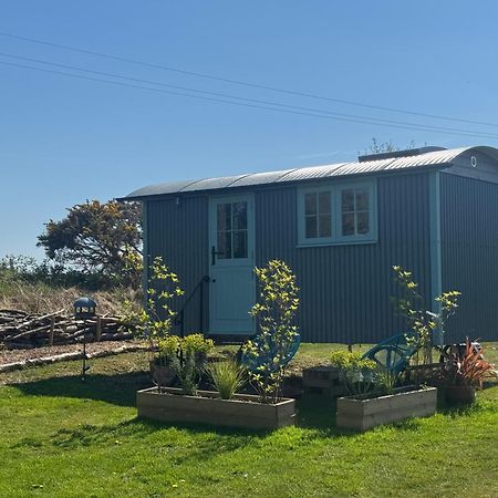 Toms Hut And Robins Rest Shepherd Huts Near 韦德布里奇 外观 照片