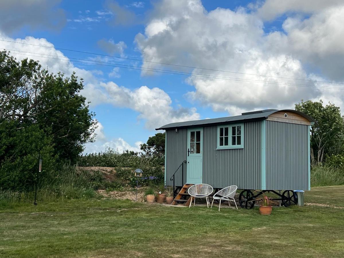Toms Hut And Robins Rest Shepherd Huts Near 韦德布里奇 外观 照片