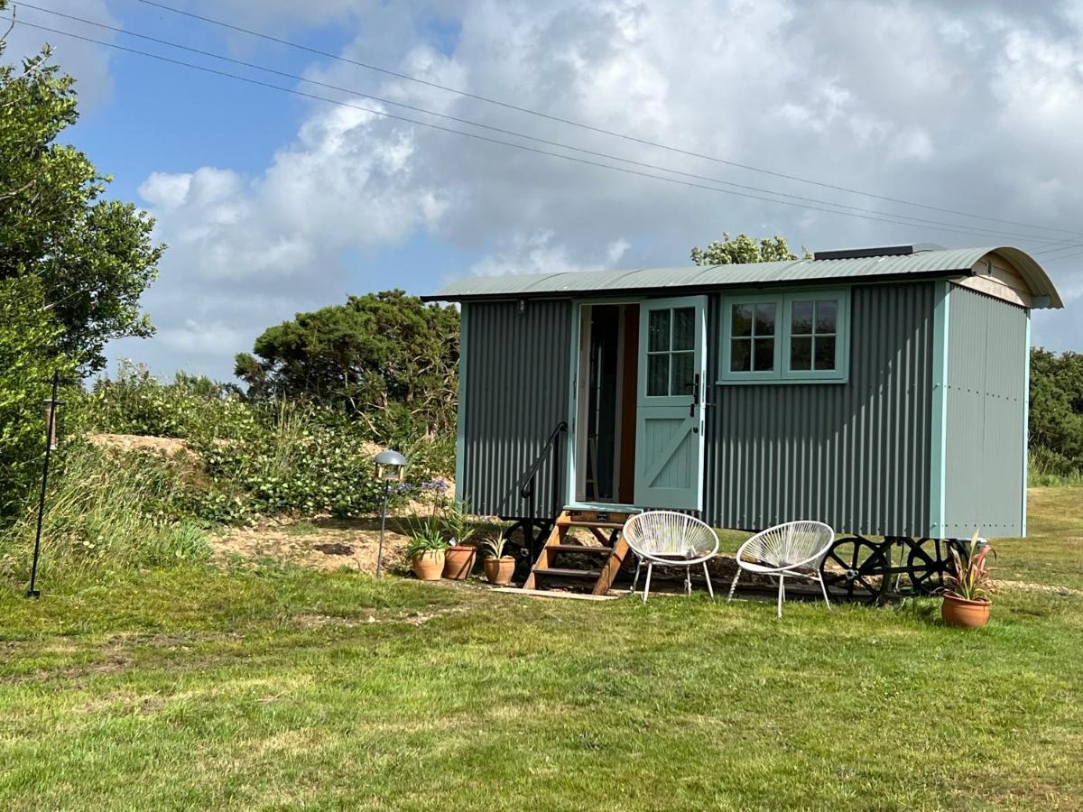 Toms Hut And Robins Rest Shepherd Huts Near 韦德布里奇 外观 照片
