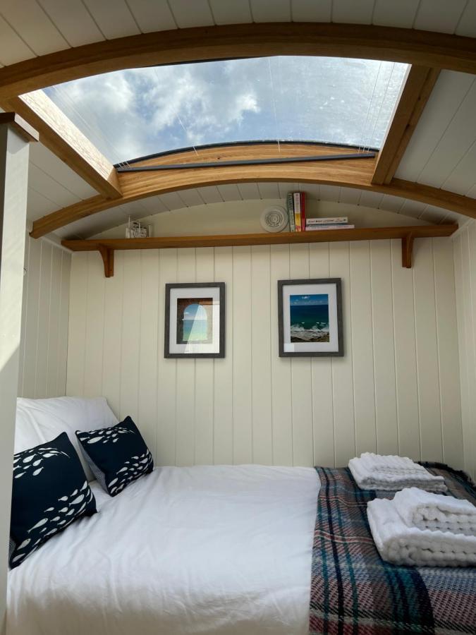 Toms Hut And Robins Rest Shepherd Huts Near 韦德布里奇 外观 照片