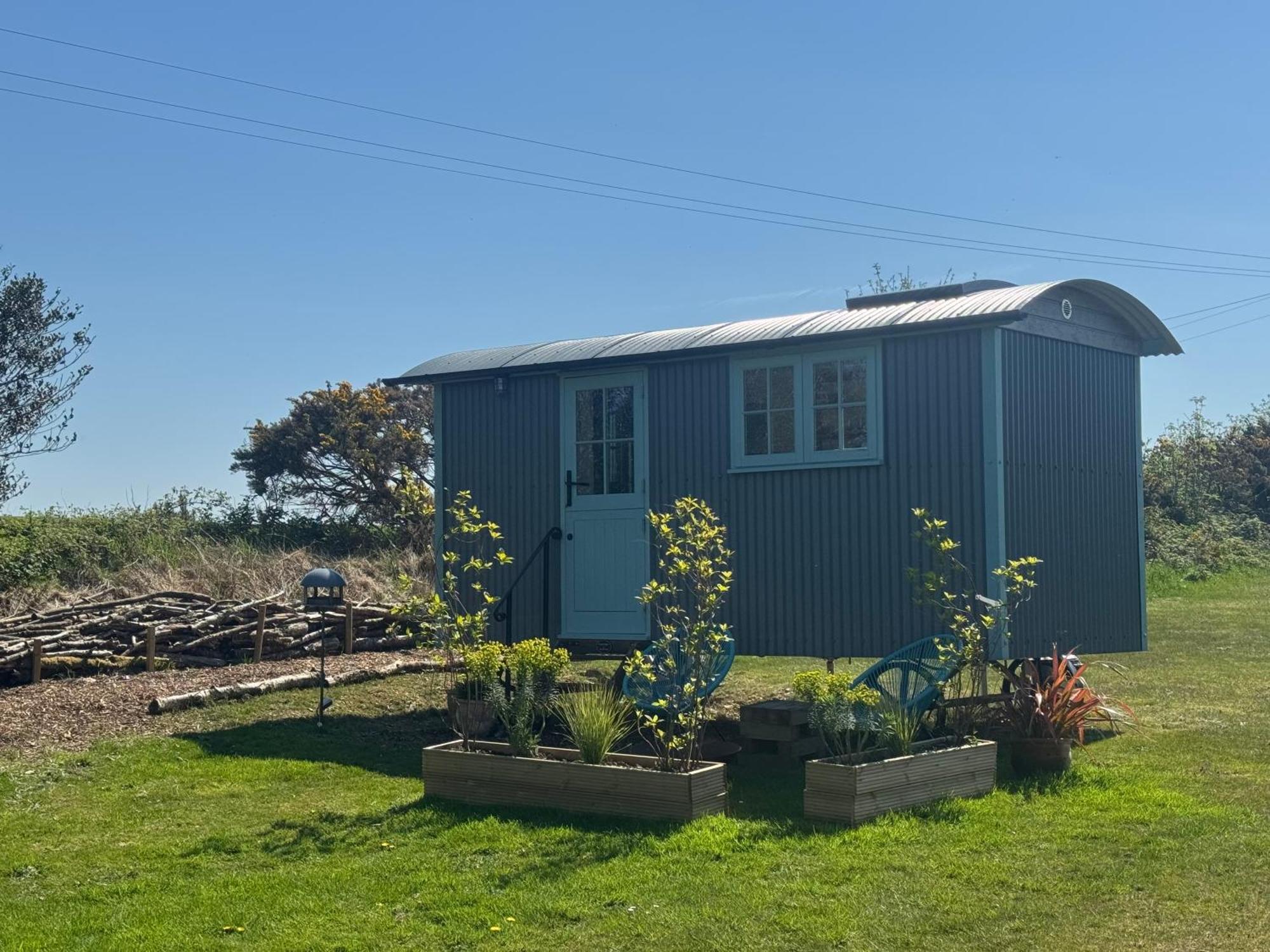 Toms Hut And Robins Rest Shepherd Huts Near 韦德布里奇 外观 照片
